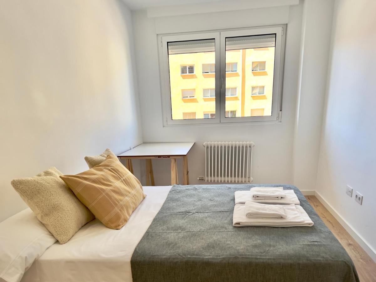 Housing Leon Ana Mogas Con Garaje Lejlighed Eksteriør billede