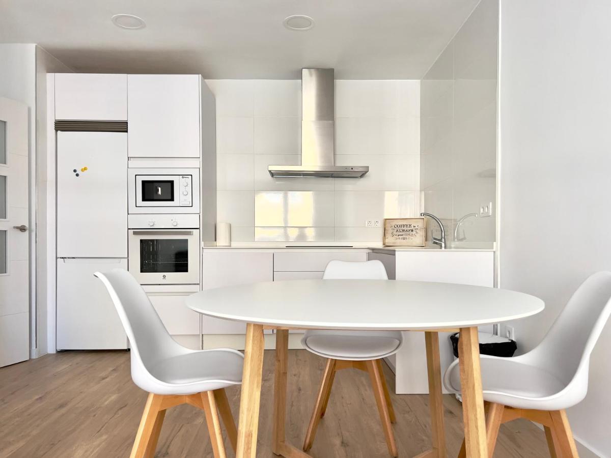 Housing Leon Ana Mogas Con Garaje Lejlighed Eksteriør billede