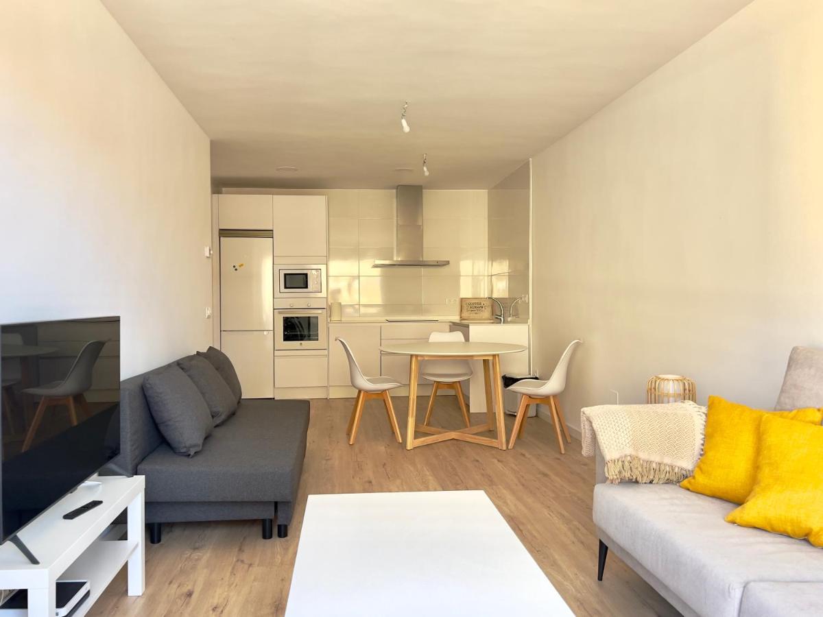 Housing Leon Ana Mogas Con Garaje Lejlighed Eksteriør billede