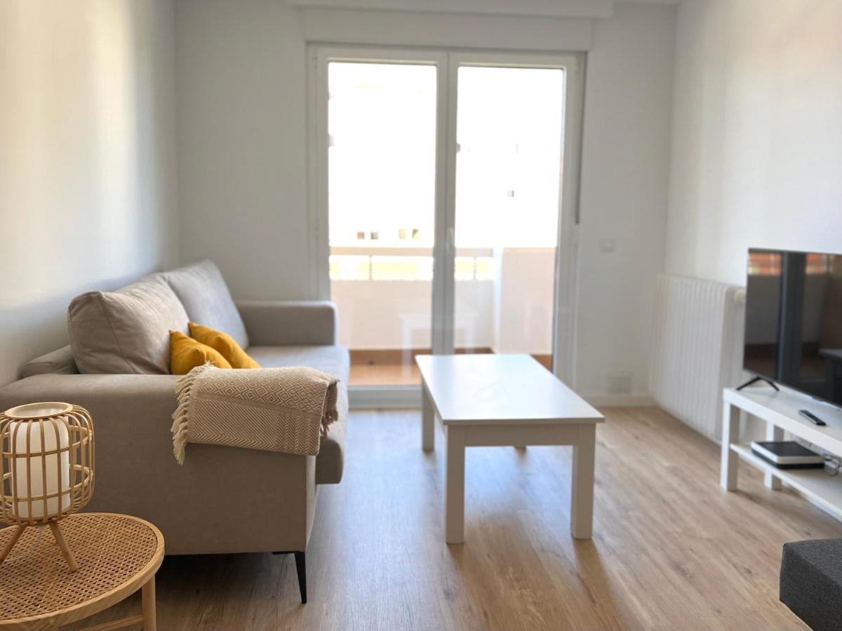 Housing Leon Ana Mogas Con Garaje Lejlighed Eksteriør billede